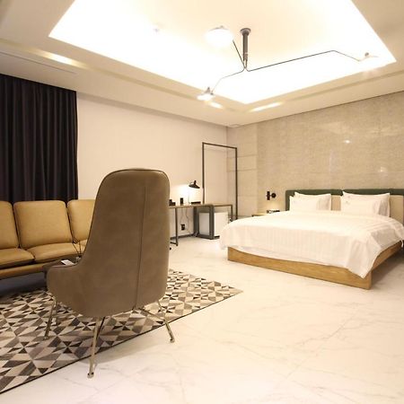 Hotel Eco Stay Jeonju Bagian luar foto