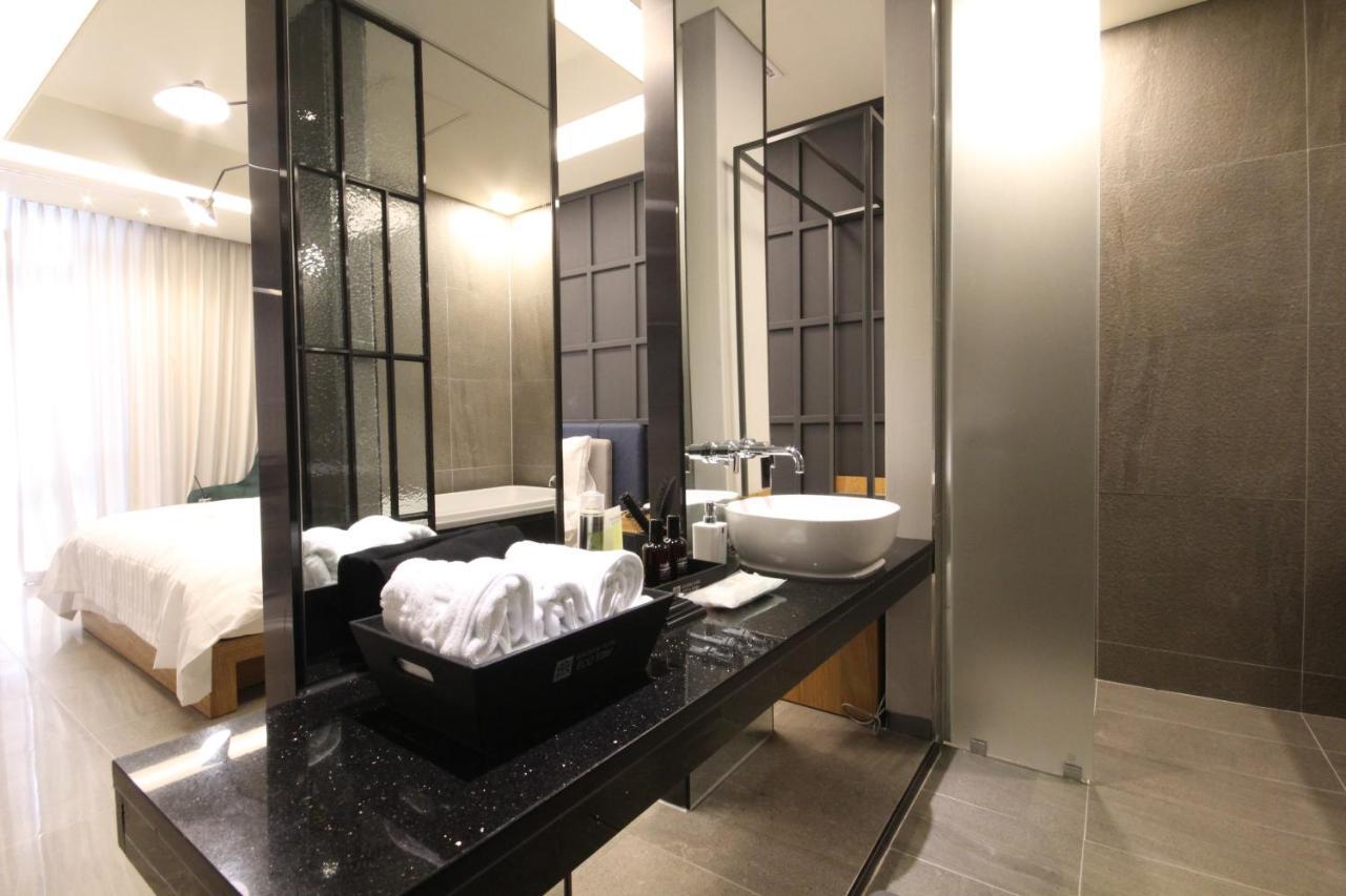 Hotel Eco Stay Jeonju Bagian luar foto