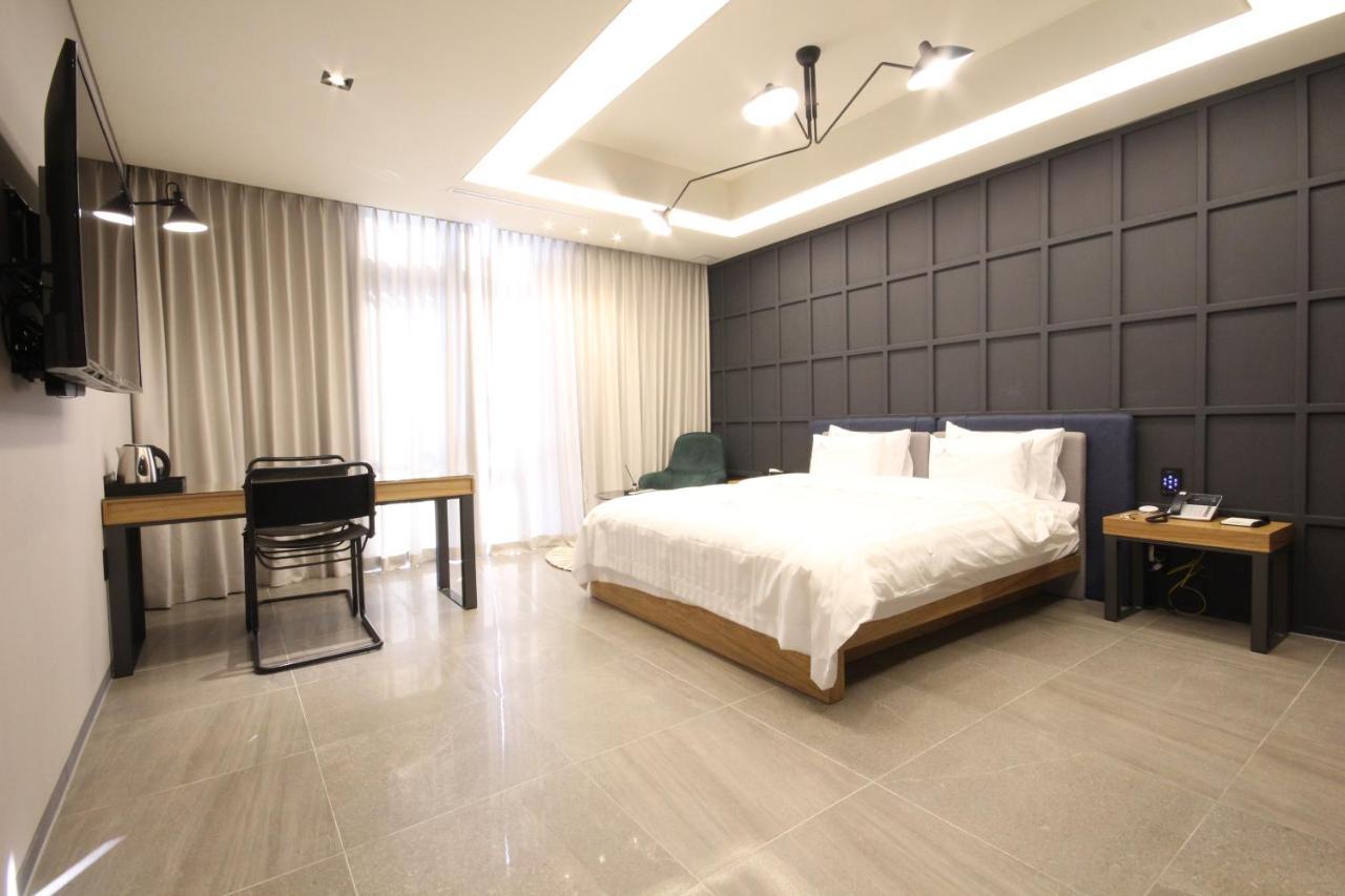 Hotel Eco Stay Jeonju Bagian luar foto