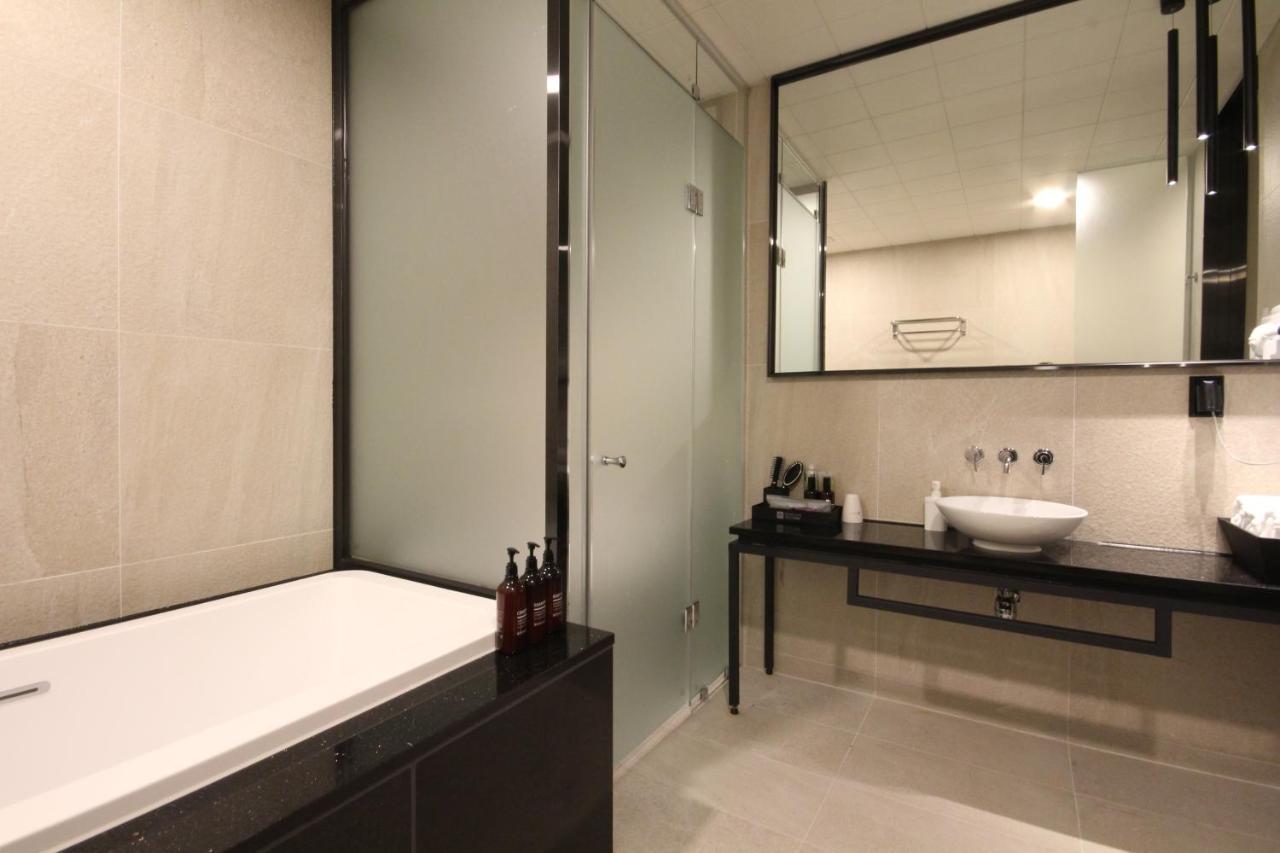 Hotel Eco Stay Jeonju Bagian luar foto