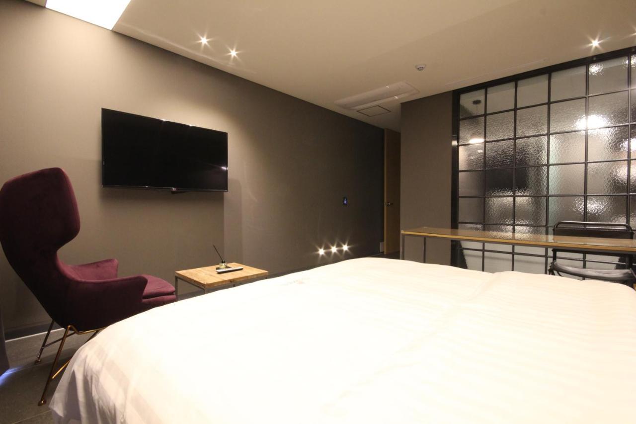 Hotel Eco Stay Jeonju Bagian luar foto