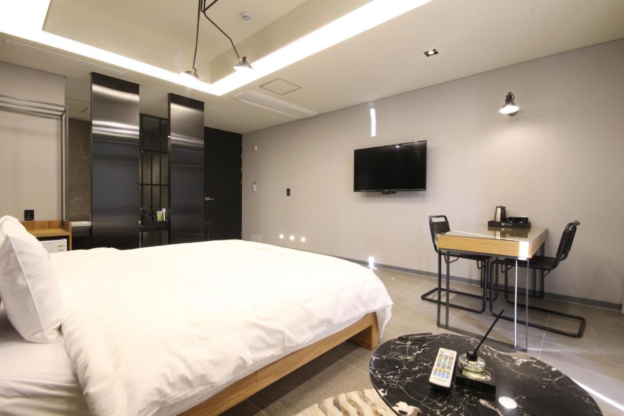 Hotel Eco Stay Jeonju Bagian luar foto