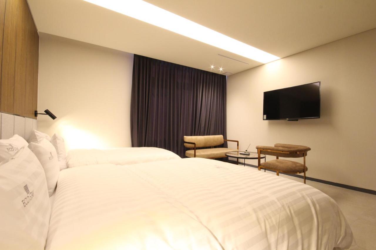 Hotel Eco Stay Jeonju Bagian luar foto