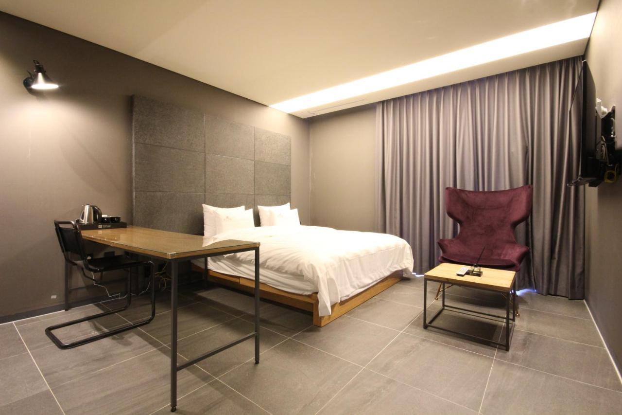 Hotel Eco Stay Jeonju Bagian luar foto