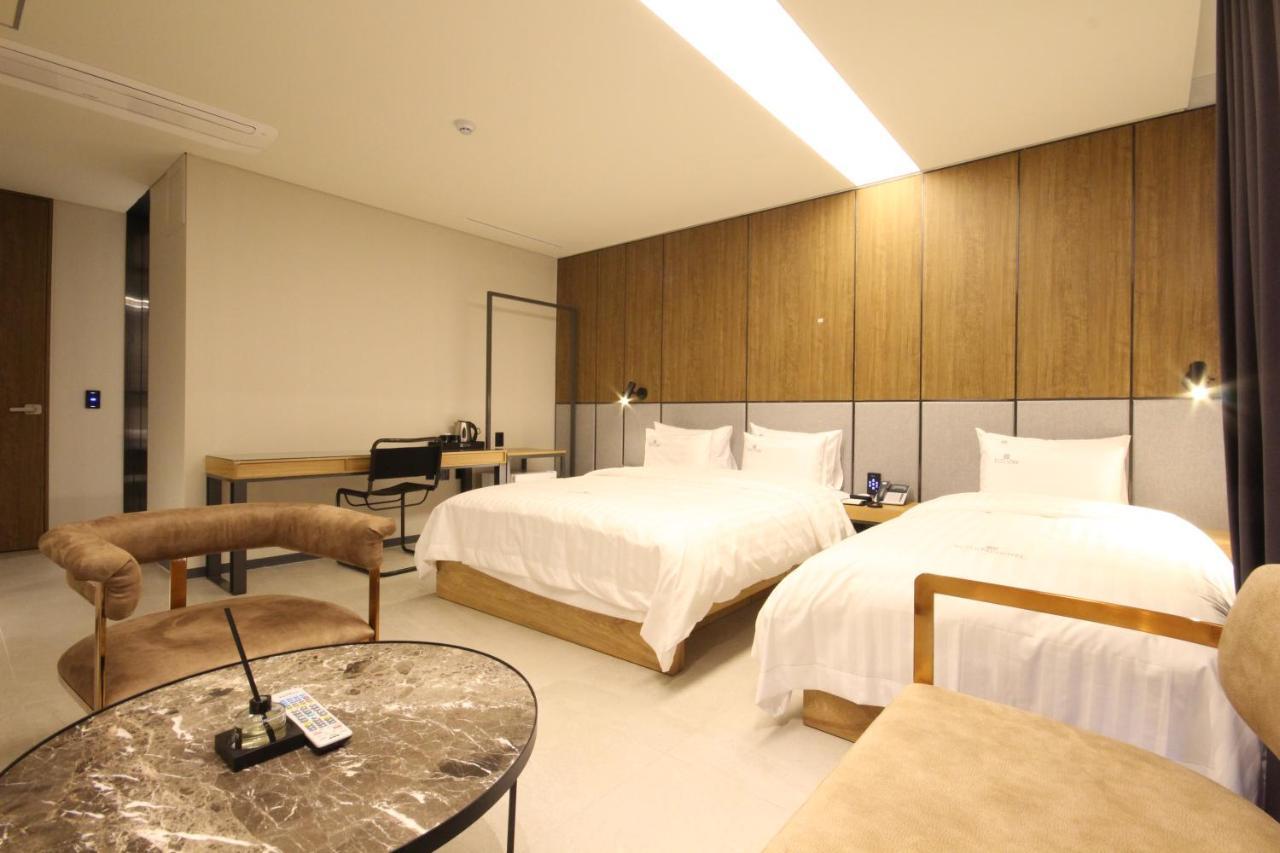 Hotel Eco Stay Jeonju Bagian luar foto