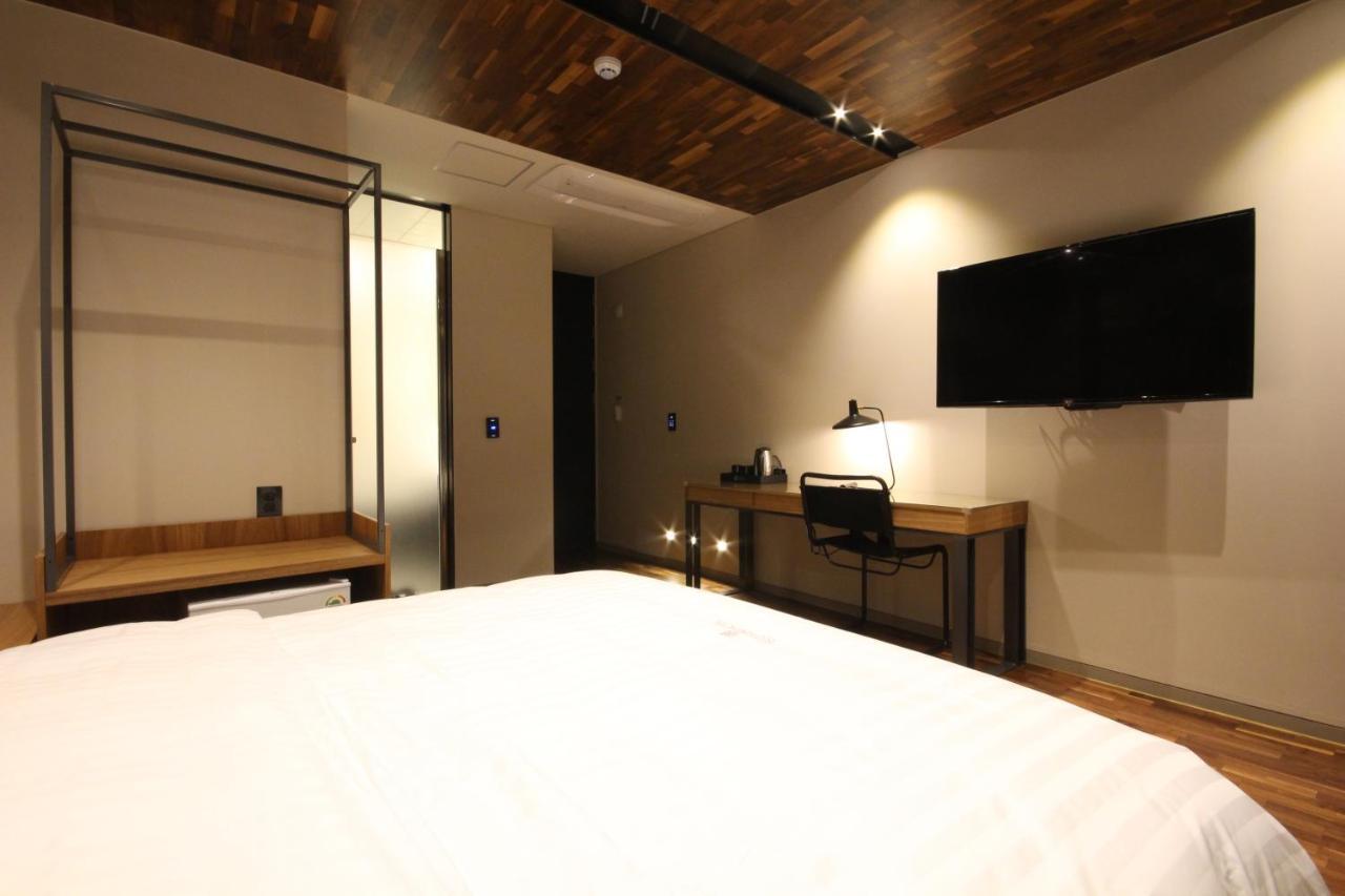 Hotel Eco Stay Jeonju Bagian luar foto