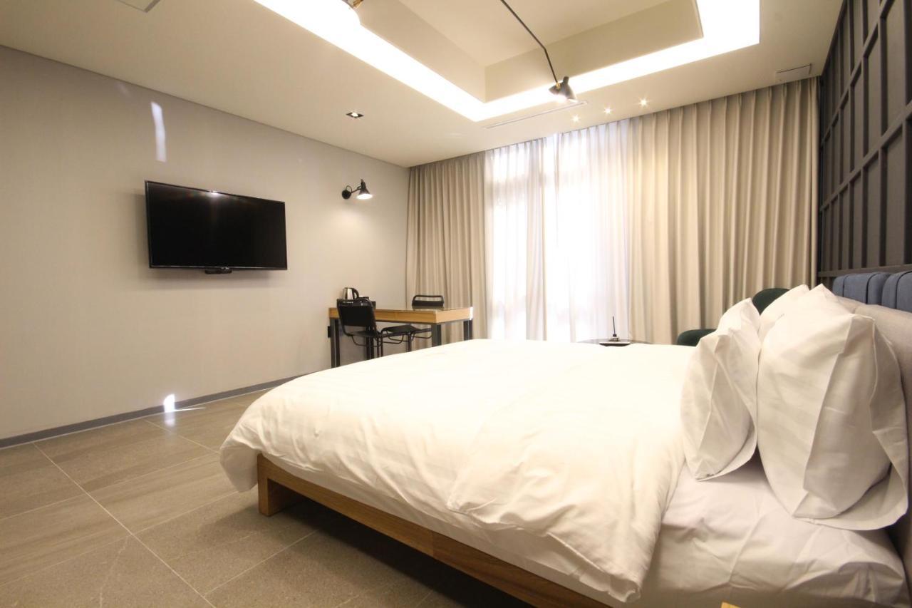 Hotel Eco Stay Jeonju Bagian luar foto
