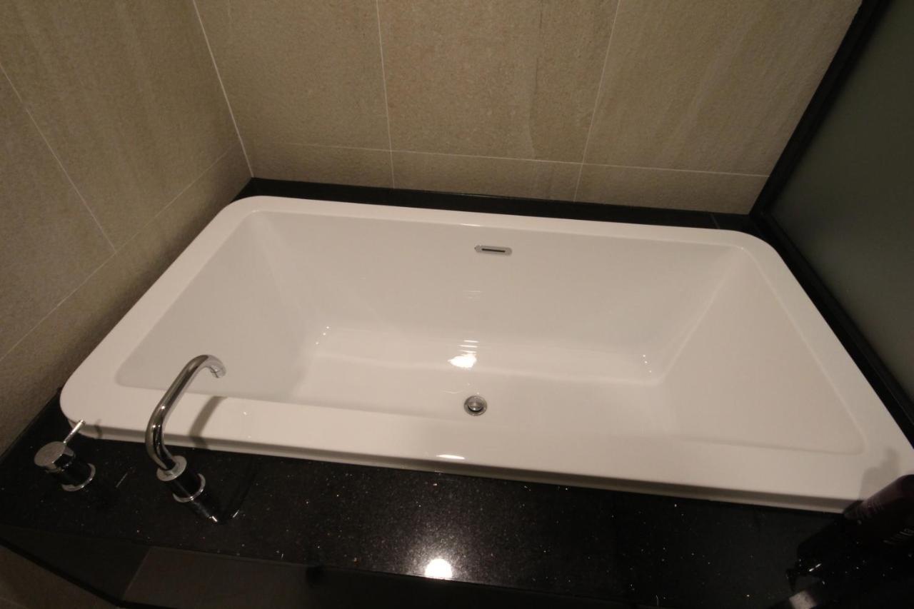 Hotel Eco Stay Jeonju Bagian luar foto