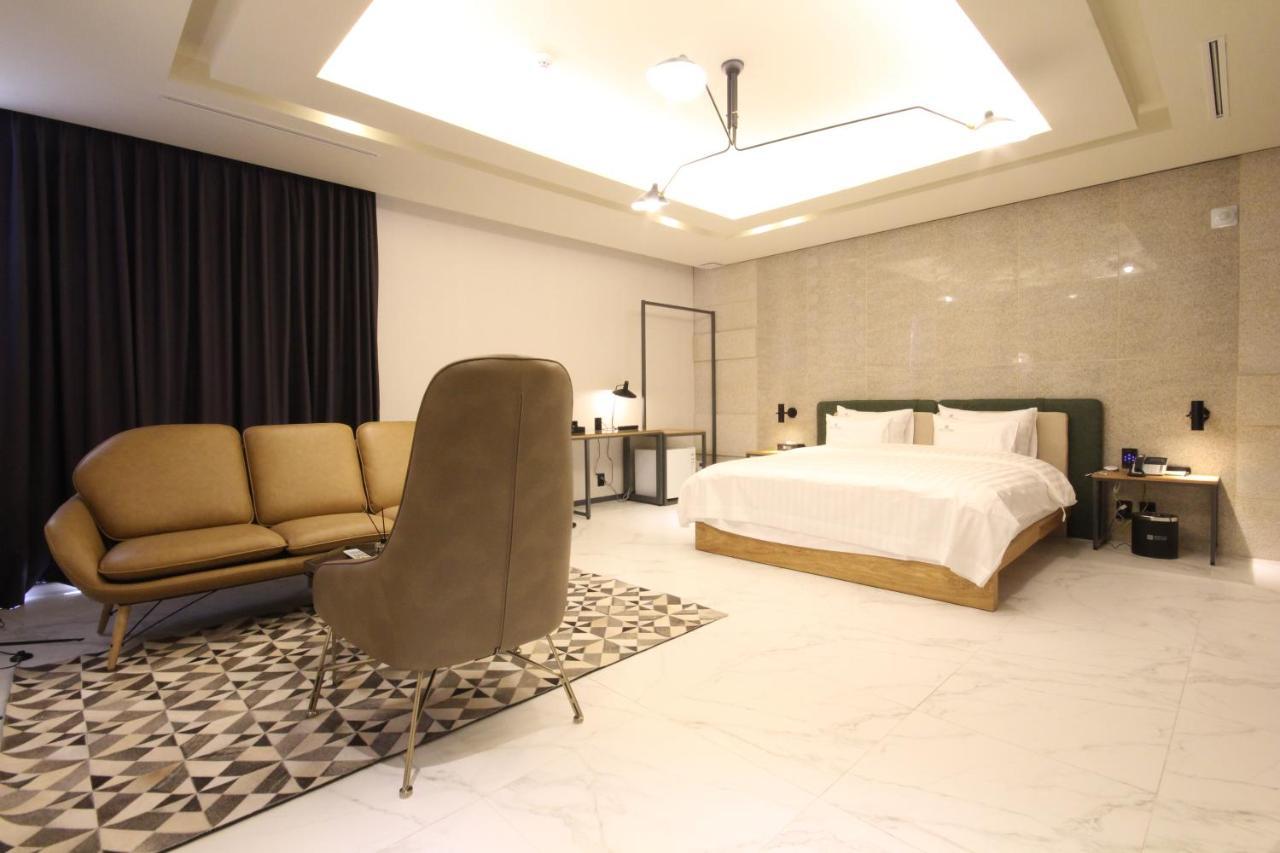 Hotel Eco Stay Jeonju Bagian luar foto