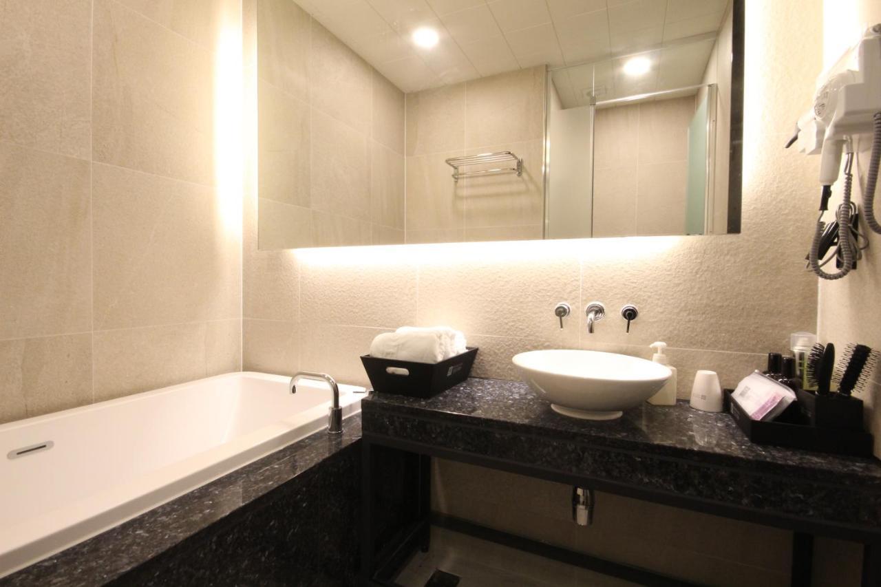 Hotel Eco Stay Jeonju Bagian luar foto