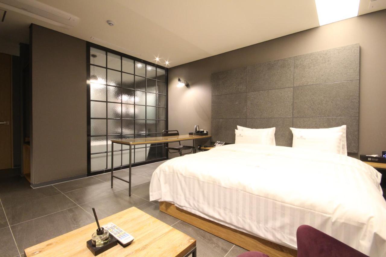 Hotel Eco Stay Jeonju Bagian luar foto