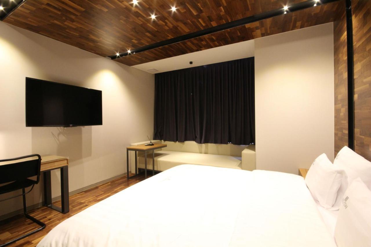 Hotel Eco Stay Jeonju Bagian luar foto