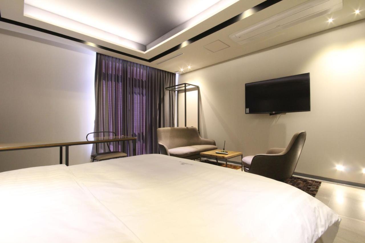 Hotel Eco Stay Jeonju Bagian luar foto