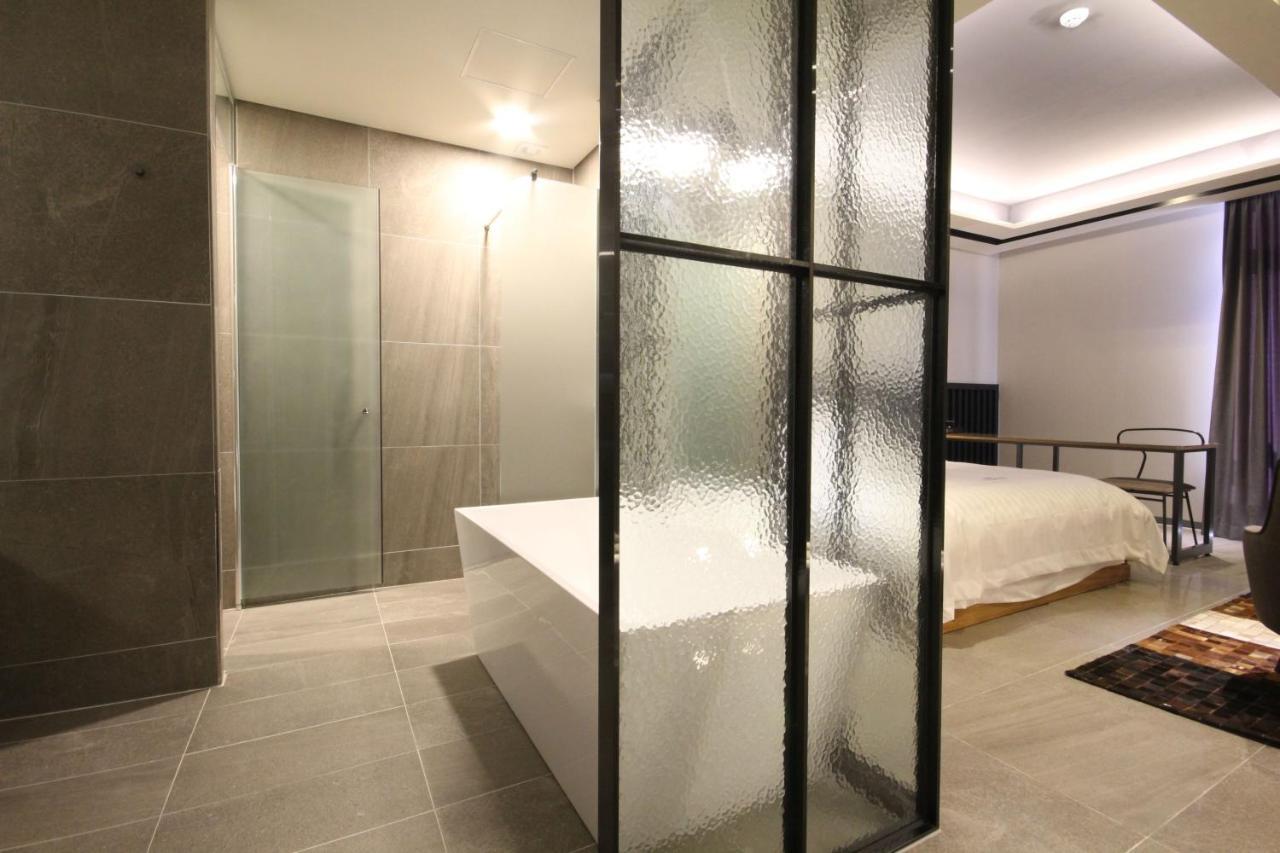 Hotel Eco Stay Jeonju Bagian luar foto