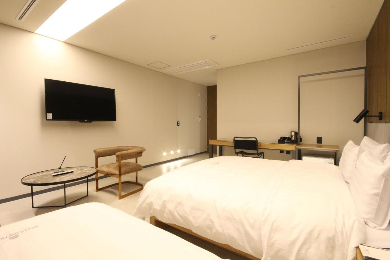 Hotel Eco Stay Jeonju Bagian luar foto