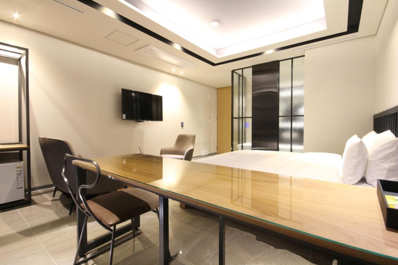 Hotel Eco Stay Jeonju Bagian luar foto