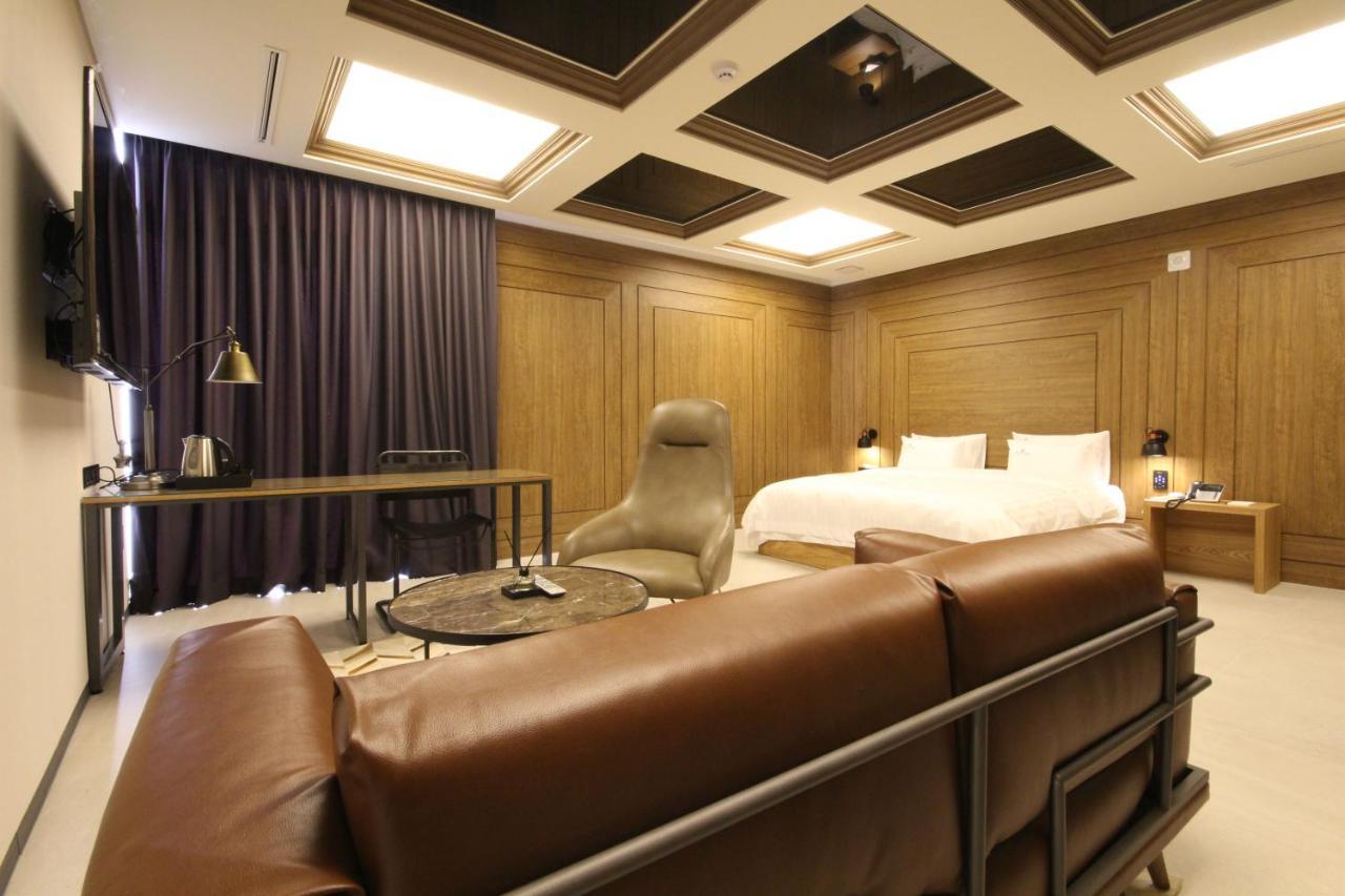 Hotel Eco Stay Jeonju Bagian luar foto