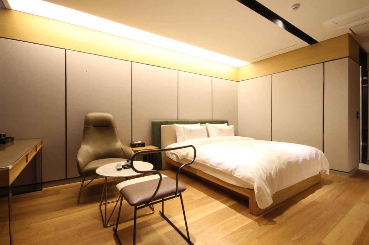 Hotel Eco Stay Jeonju Bagian luar foto