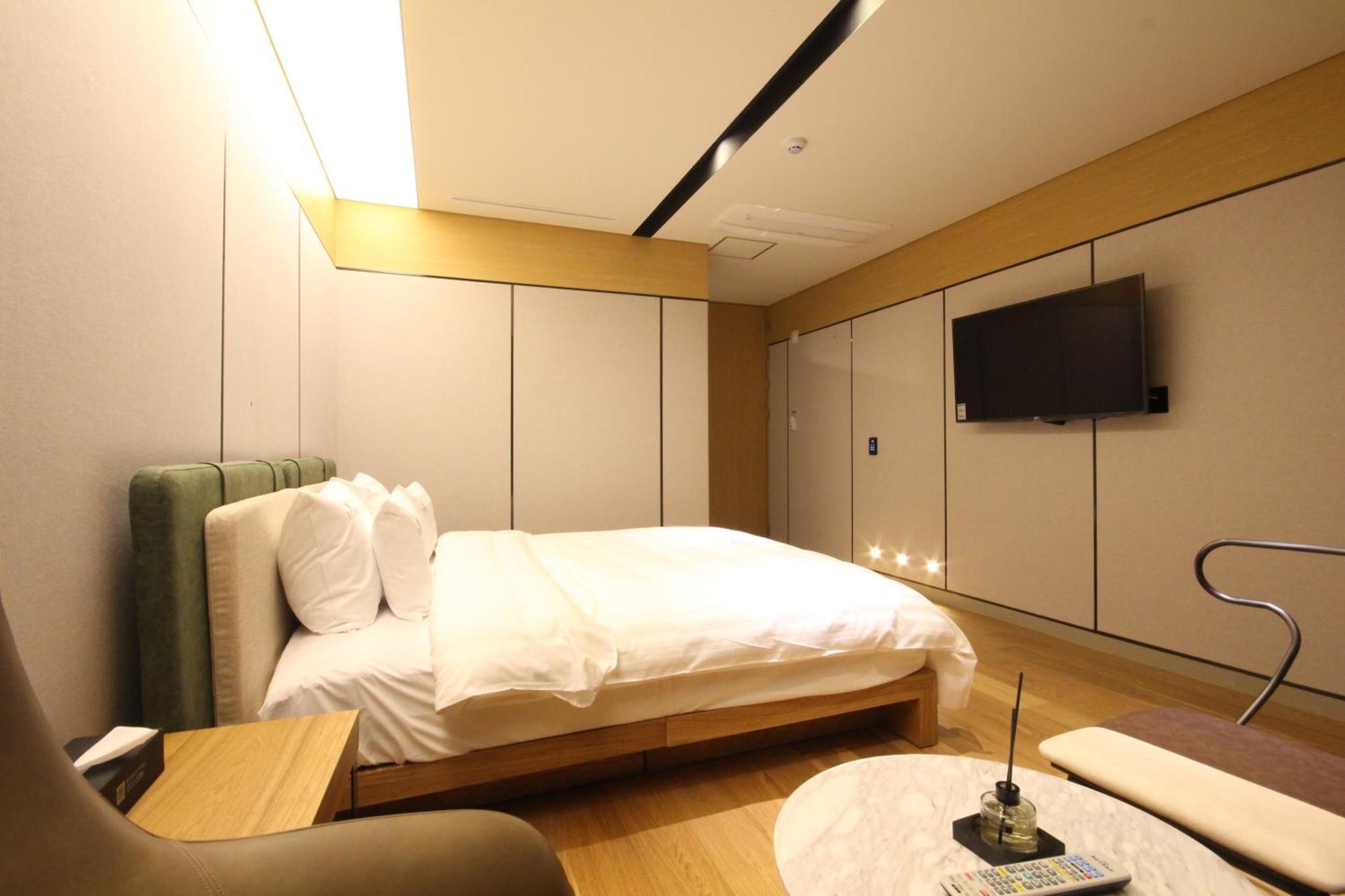 Hotel Eco Stay Jeonju Bagian luar foto
