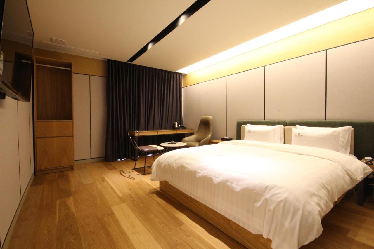 Hotel Eco Stay Jeonju Bagian luar foto