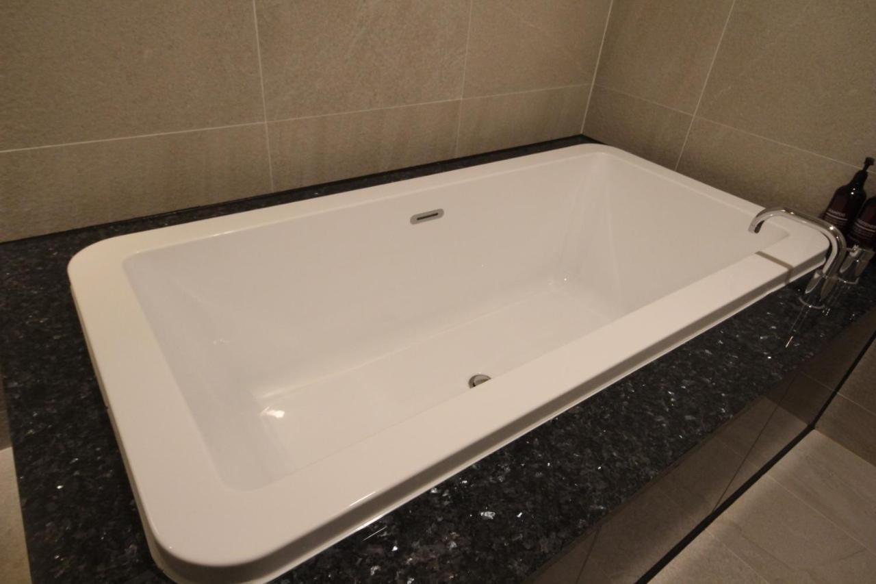 Hotel Eco Stay Jeonju Bagian luar foto